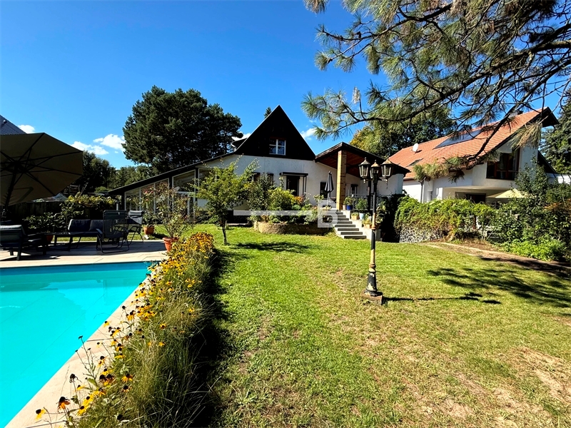 Haus mit Pool !