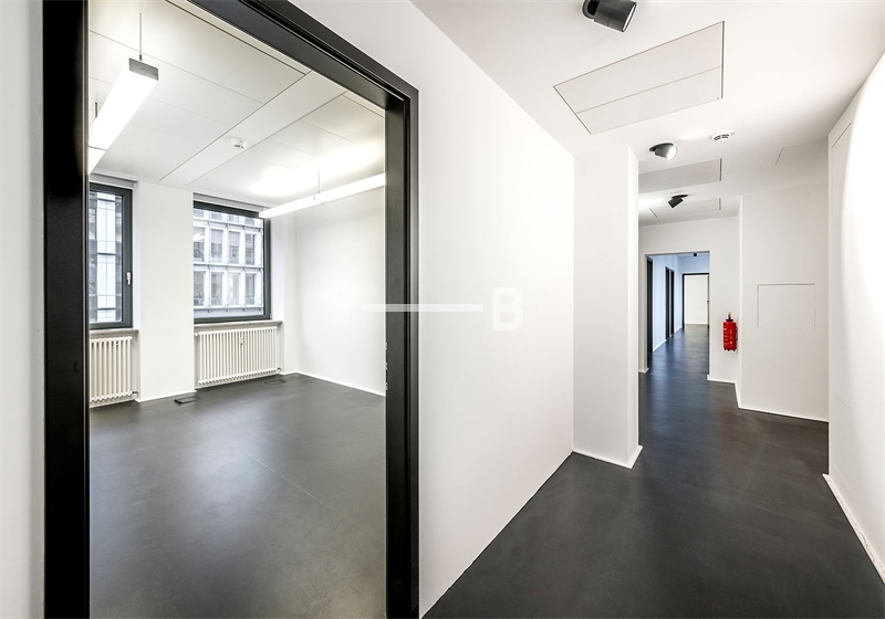 Flur mit Büro Schwarz AAA